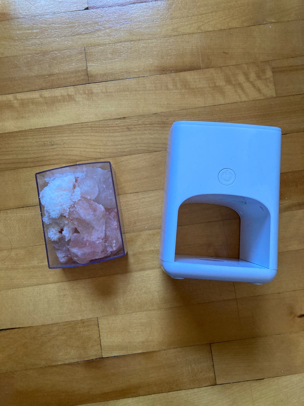 Aromatherapy Diffuser (uses water) with Tray for Salt Rocks